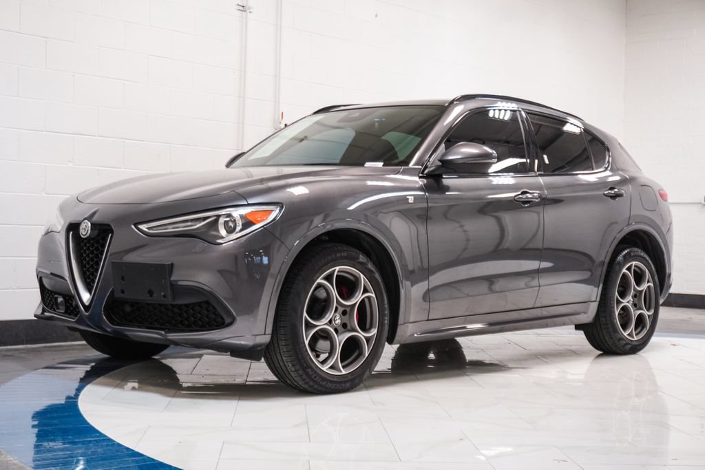 Used 2023 Alfa Romeo Stelvio Ti AWD/4WD image 4