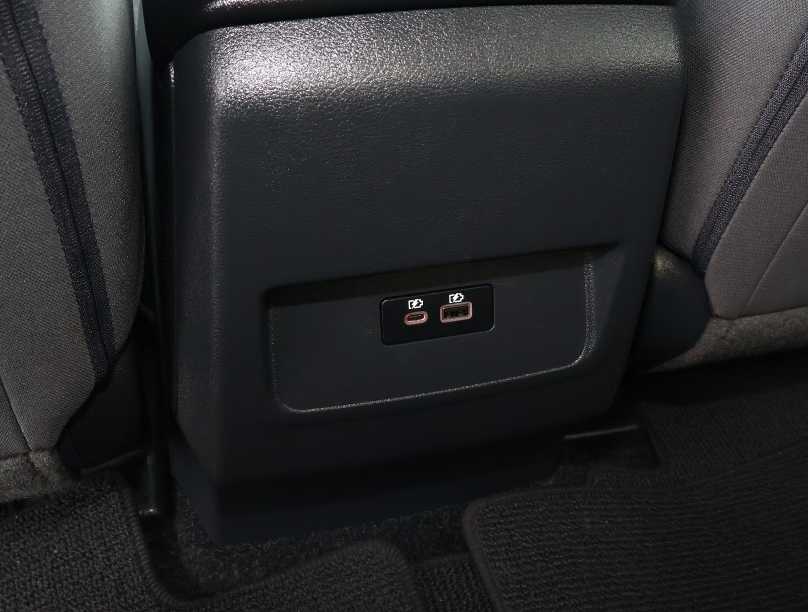 Used 2025 Nissan Frontier SV image 13