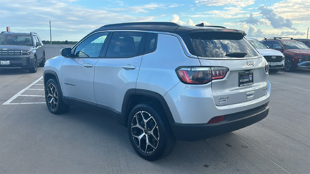 Used 2025 Jeep Compass Limited AWD/4WD image 10