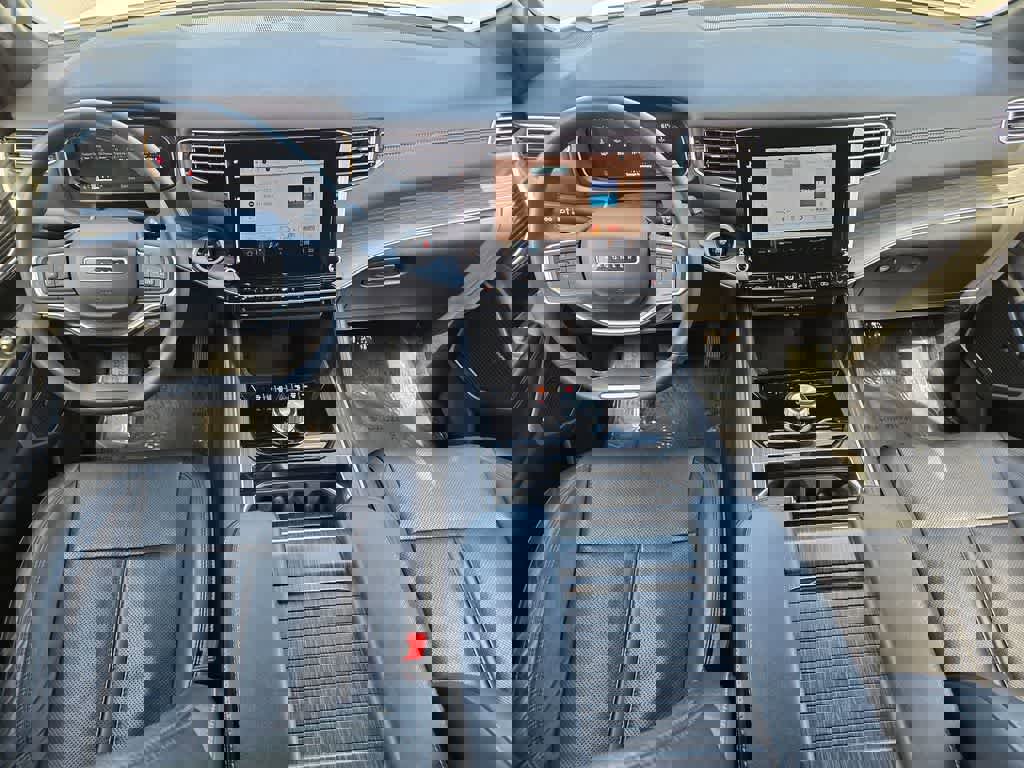 Used 2024 Jeep Wagoneer L Series II RWD image 9