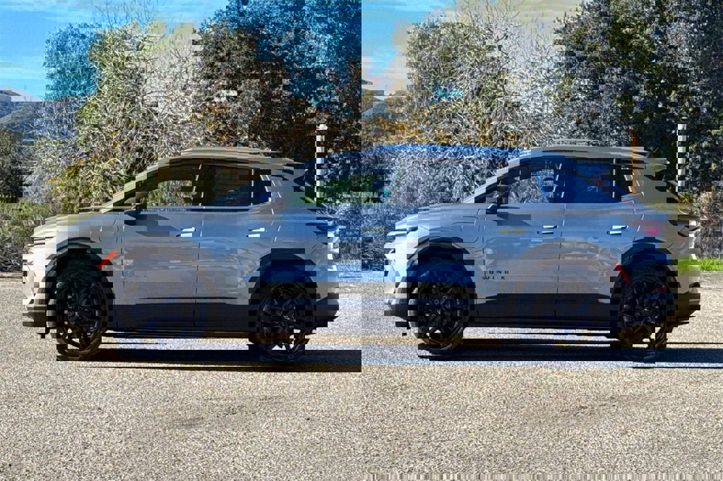 New 2026 Chevrolet Equinox EV LT w/ LPO, Blackout Package image 7