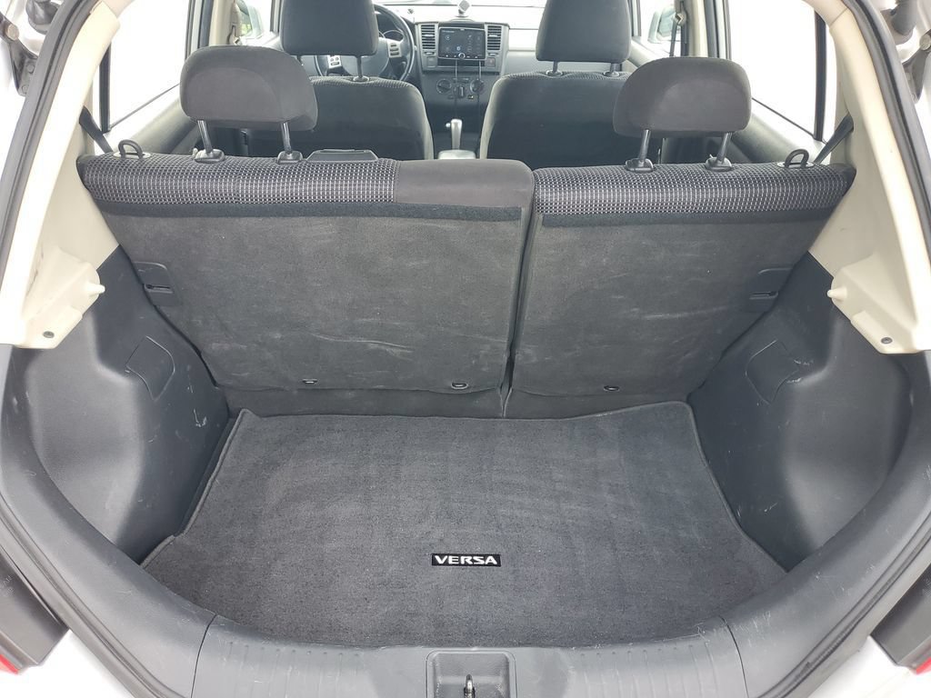 Used 2010 Nissan Versa Hatchback w/ Premium Pkg FWD image 8