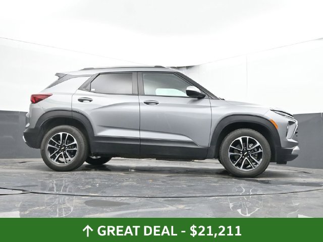 Used 2025 Chevrolet TrailBlazer LT AWD/4WD image 47