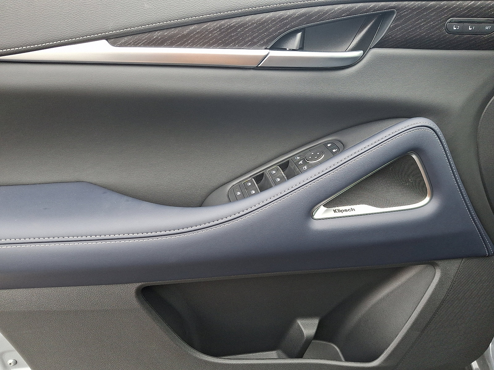 New 2026 INFINITI QX60 Sport w/ Dark Cargo Package image 8