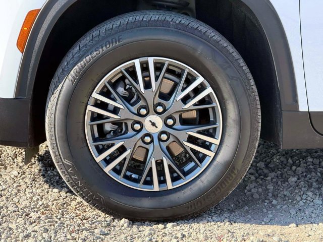Used 2024 Chevrolet Traverse LS AWD/4WD image 9
