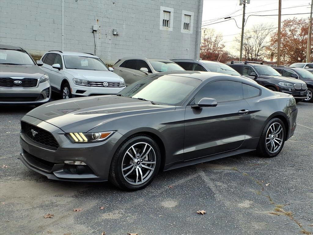 Used 2017 Ford Mustang Coupe image 7