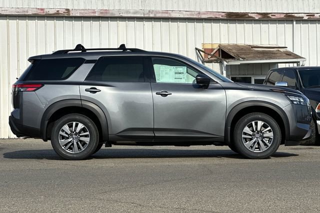 New 2025 Nissan Pathfinder SV image 3