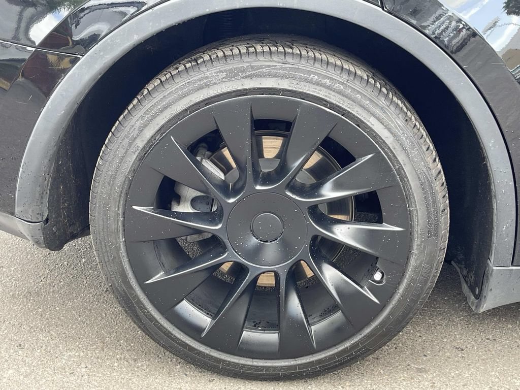 Used 2024 Tesla Model Y Long Range AWD/4WD image 25