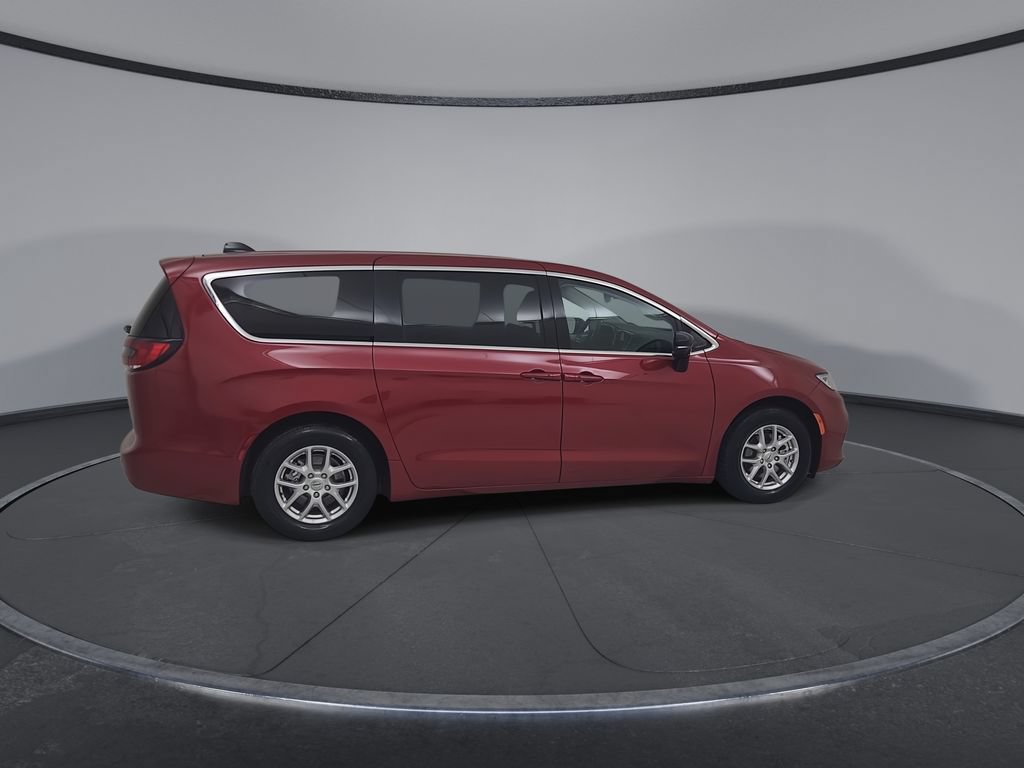 Used 2024 Chrysler Pacifica Touring-L FWD image 18