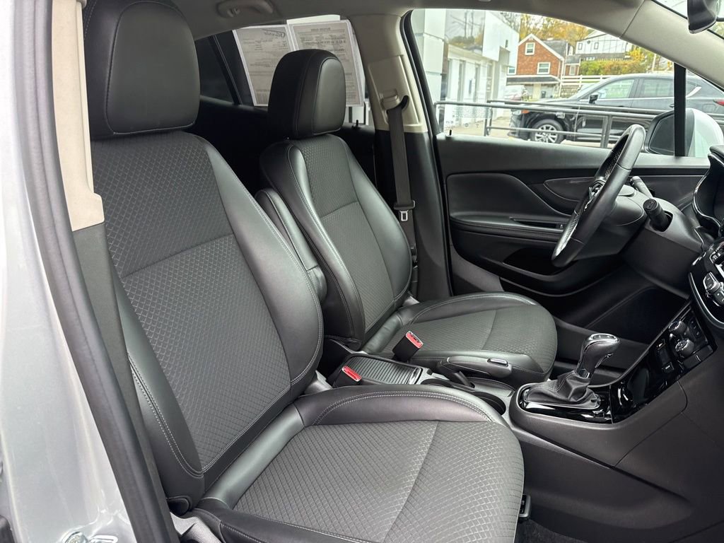 Used 2022 Buick Encore Preferred w/ Safety Package image 22