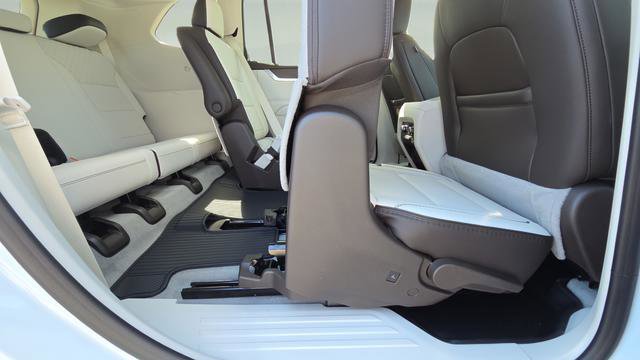 New 2026 GMC Acadia Denali w/ Super Cruise Package FWD image 20