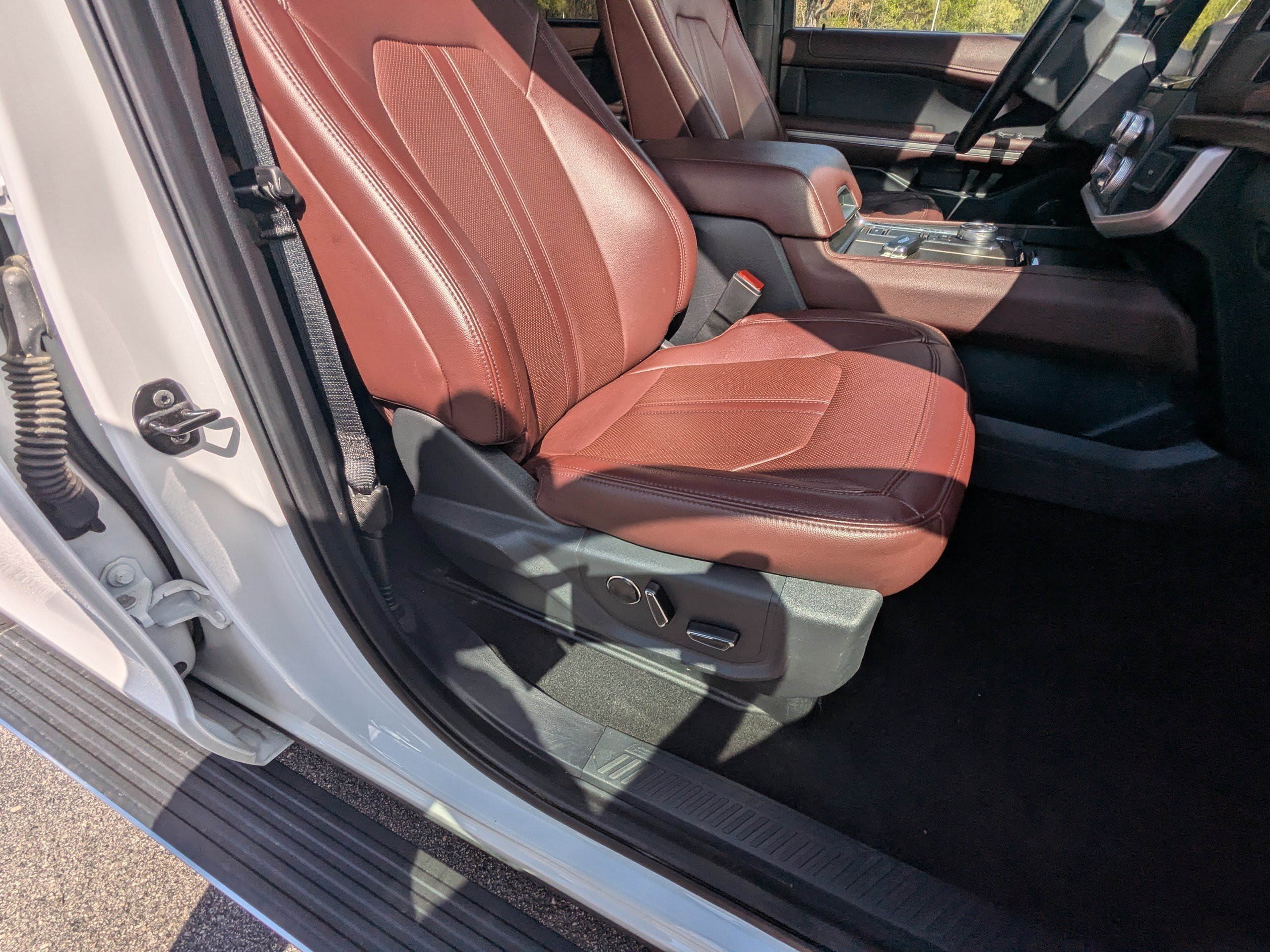 Used 2024 Ford Expedition Limited image 15