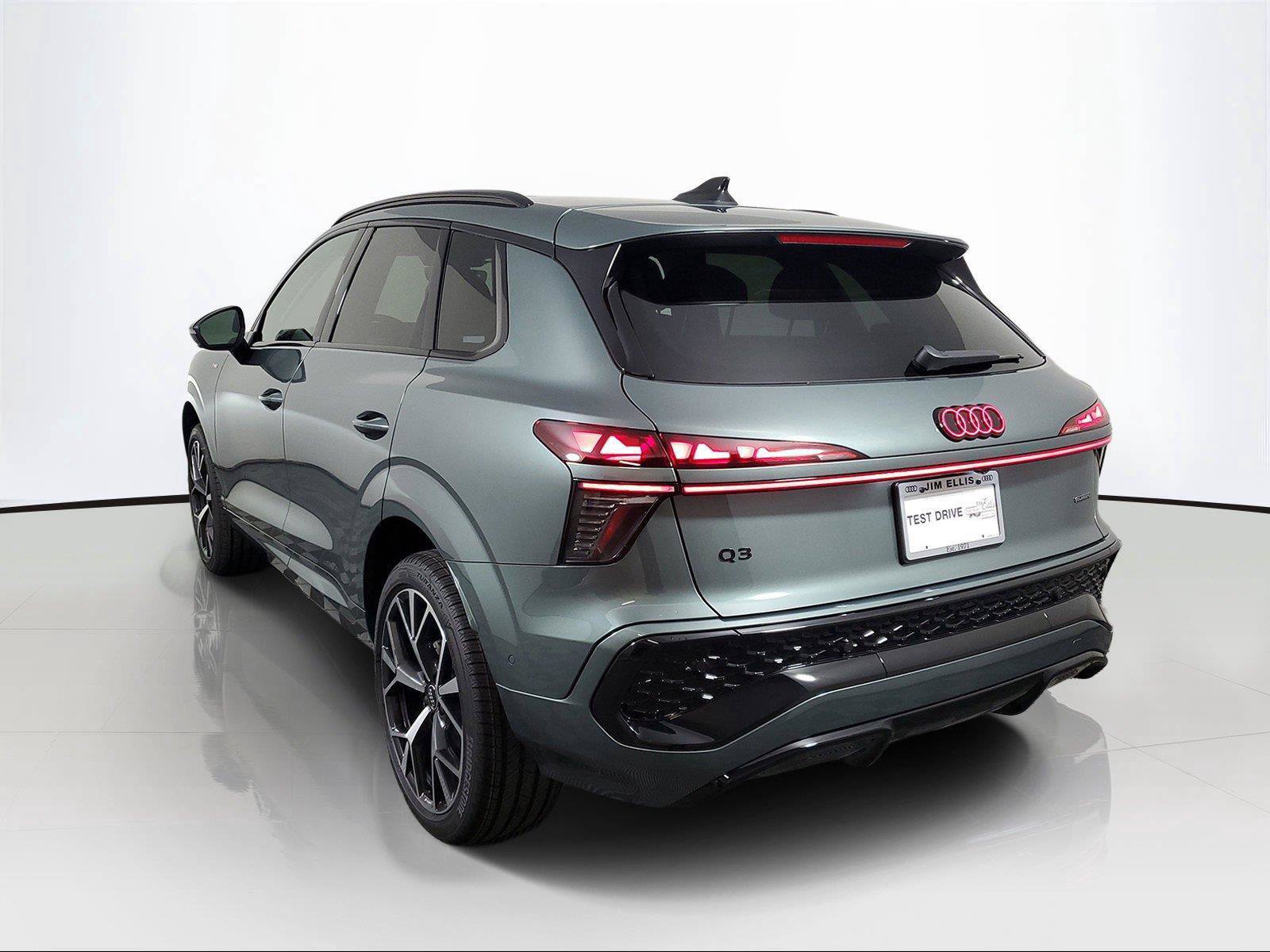 New 2026 Audi Q3 quattro 2.0T AWD/4WD image 4