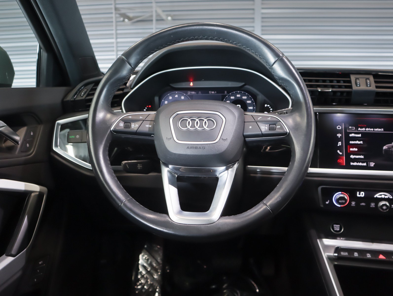 Used 2022 Audi Q3 2.0T Premium w/ Convenience Package AWD/4WD image 15