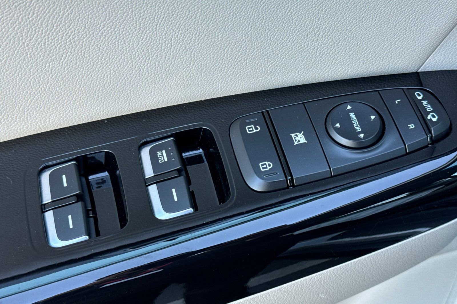 Used 2021 Kia Sportage EX w/ EX Technology Package image 11