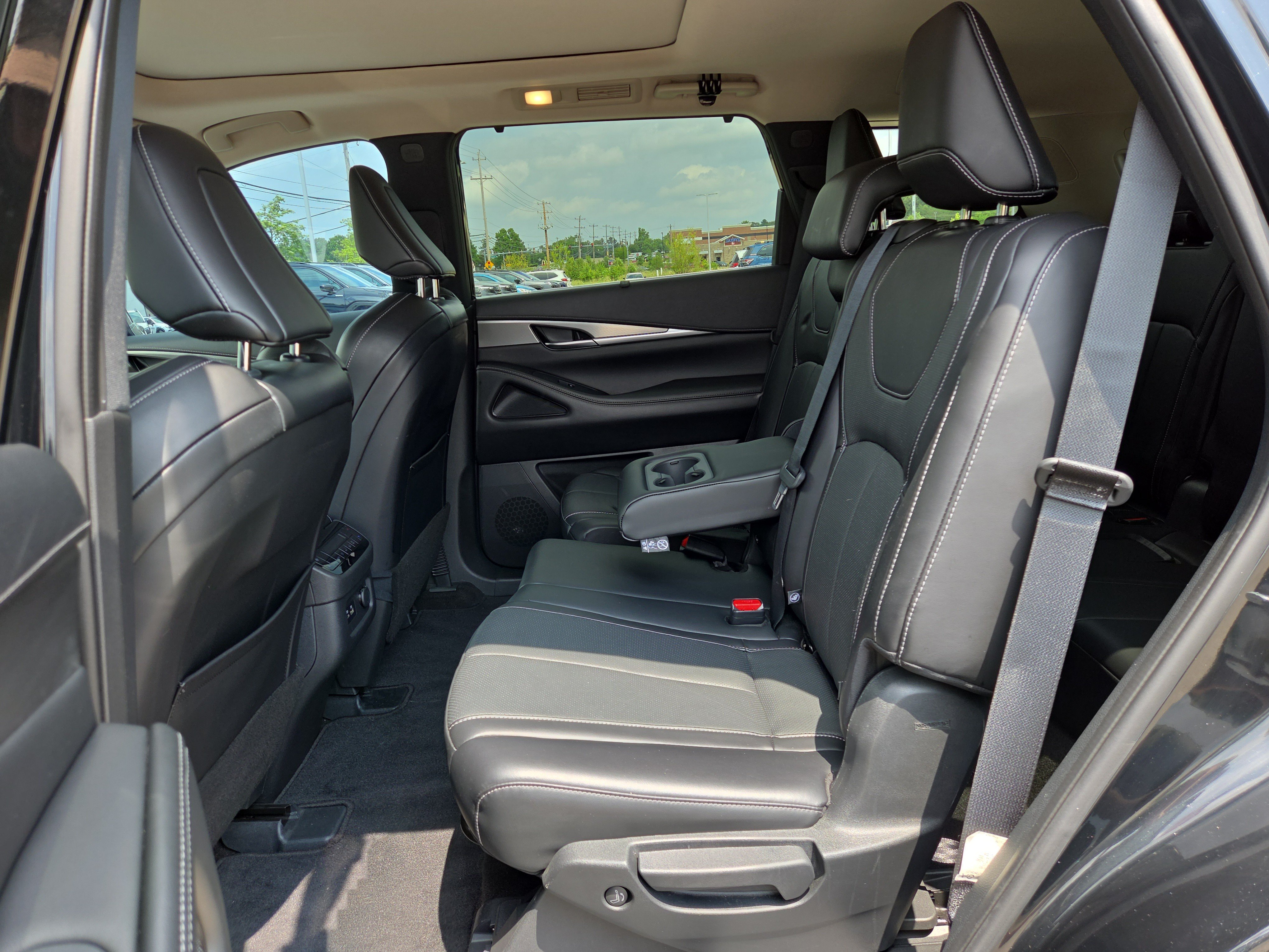 Used 2023 INFINITI QX60 Luxe w/ Cargo Package AWD/4WD image 11