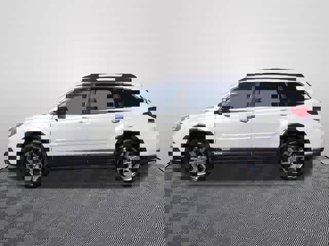Used 2013 Subaru Outback 2.5i Limited image 2