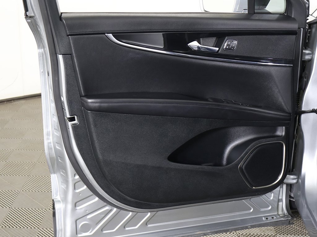 Used 2023 Lincoln Nautilus Reserve image 26