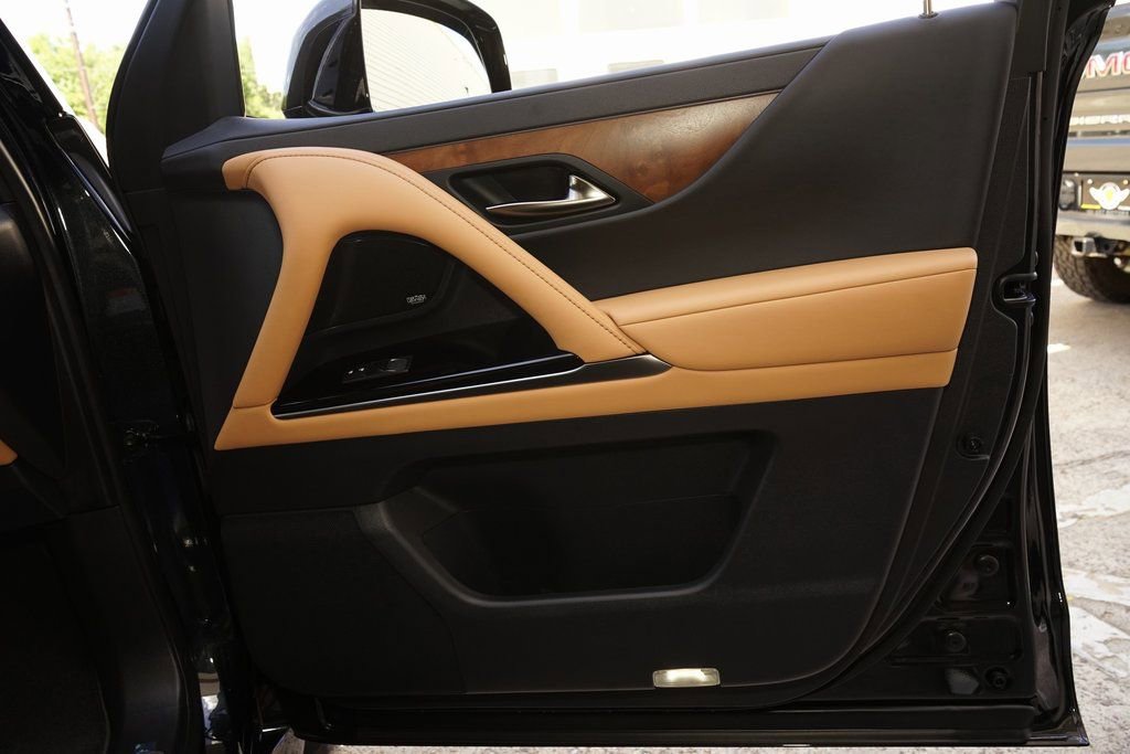 Used 2026 Lexus LX 600 4WD w/ Appearance Package image 30