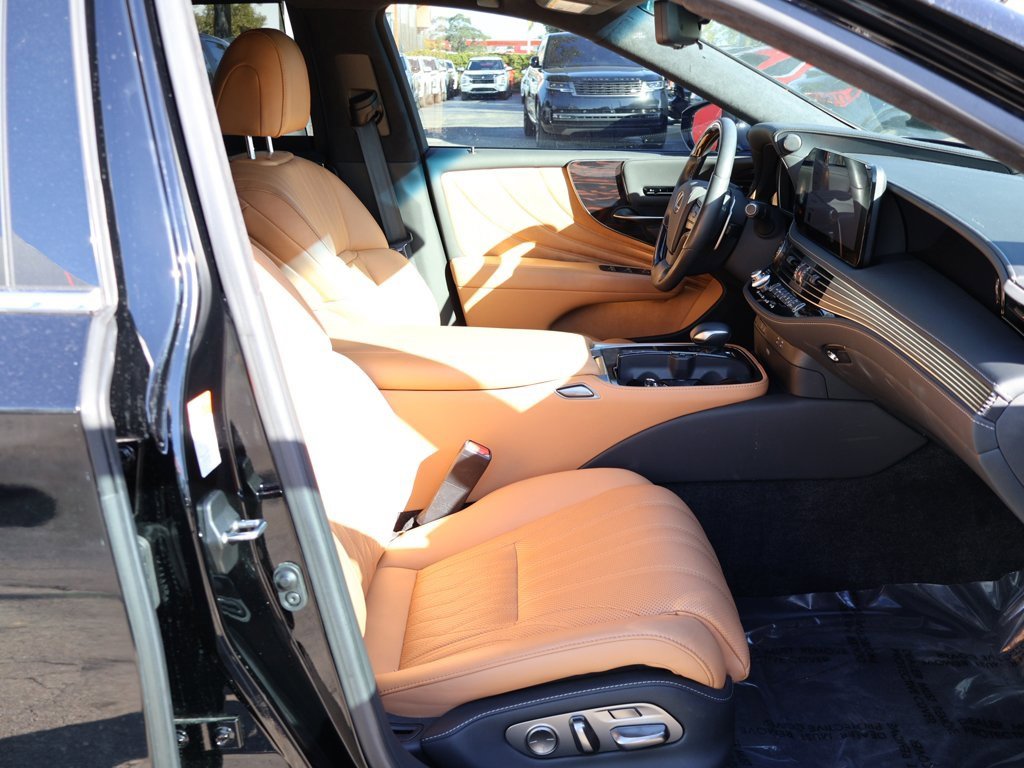 Used 2023 Lexus LS 500 w/ Luxury Package image 34