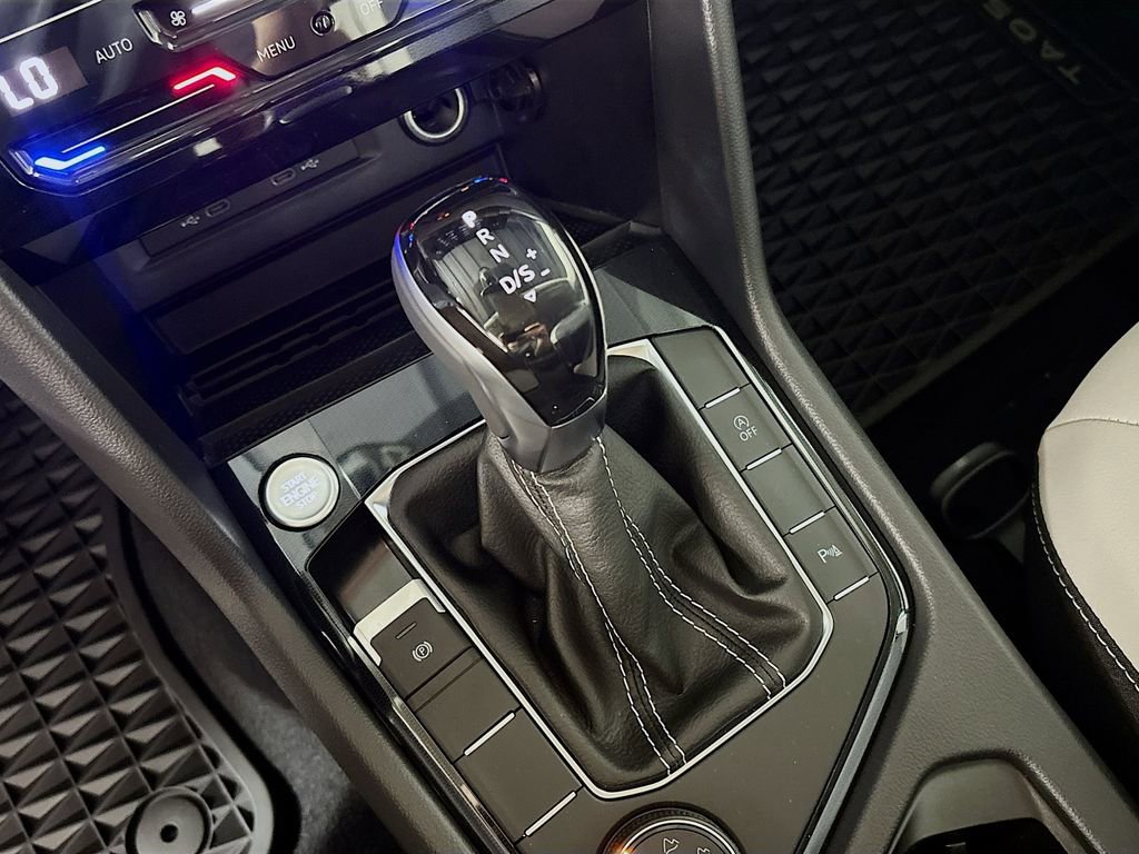 New 2025 Volkswagen Taos SE image 17