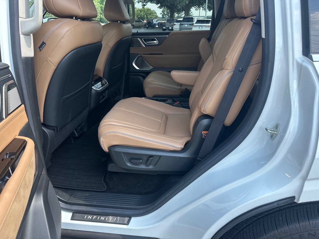 Used 2025 INFINITI QX80 Sensory AWD/4WD image 17