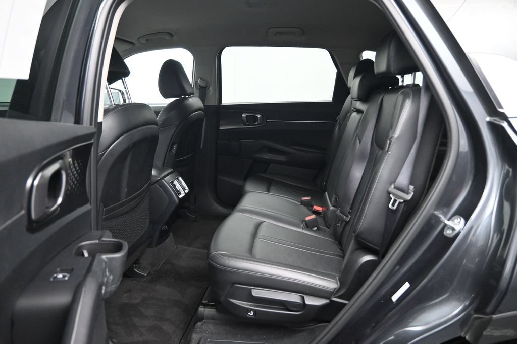Used 2024 Kia Sorento S FWD image 25