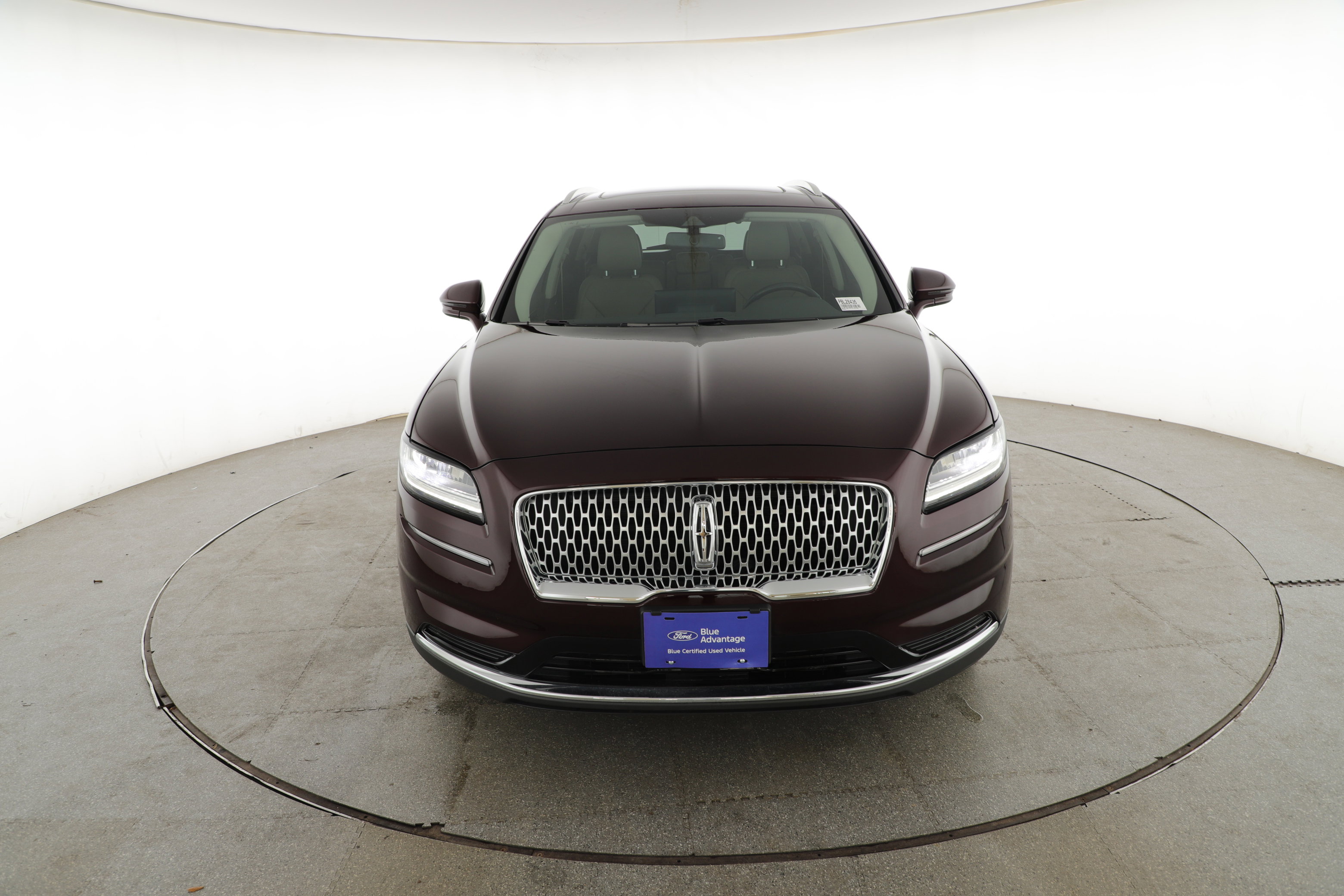Used 2023 Lincoln Nautilus Reserve AWD/4WD image 2