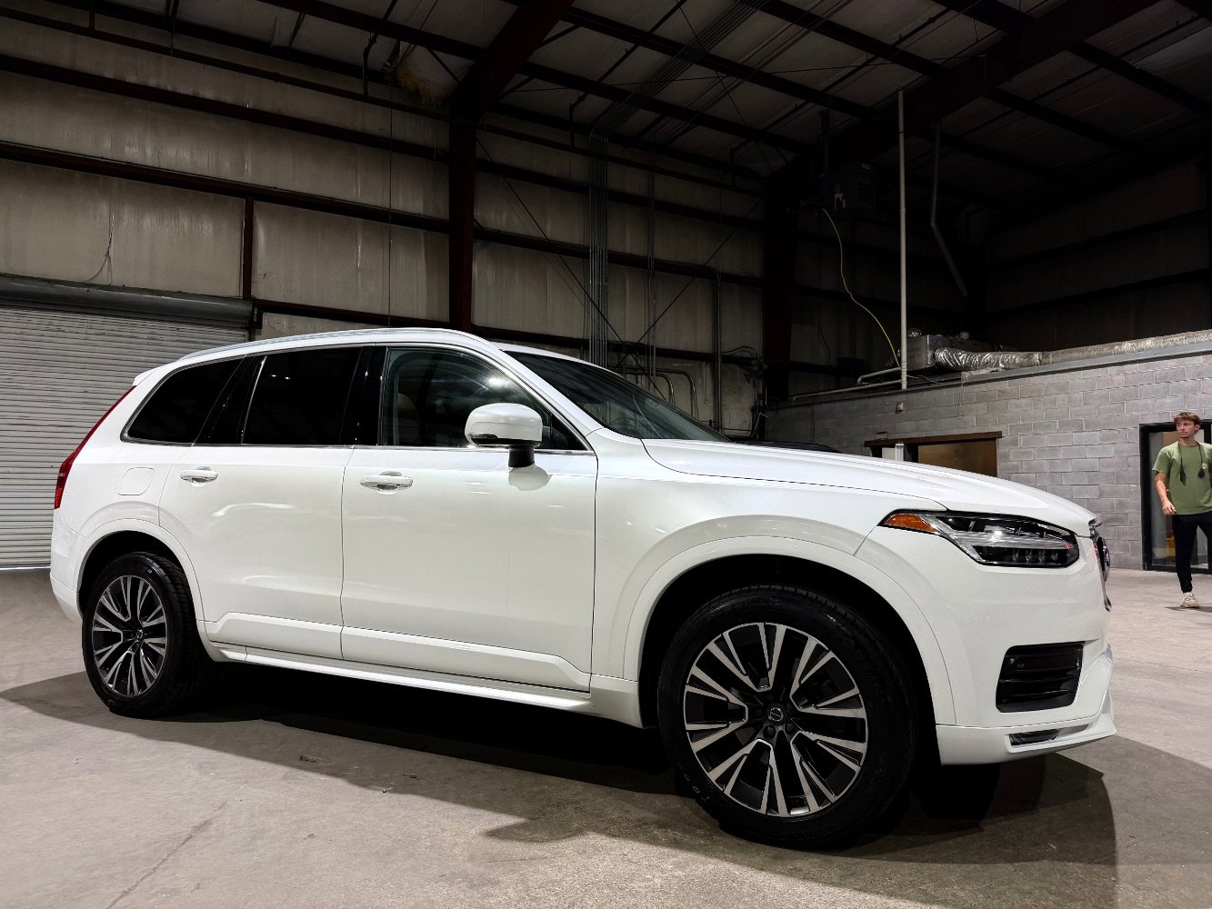 Used 2020 Volvo XC90 T5 Momentum w/ Protection Package Premier FWD image 3