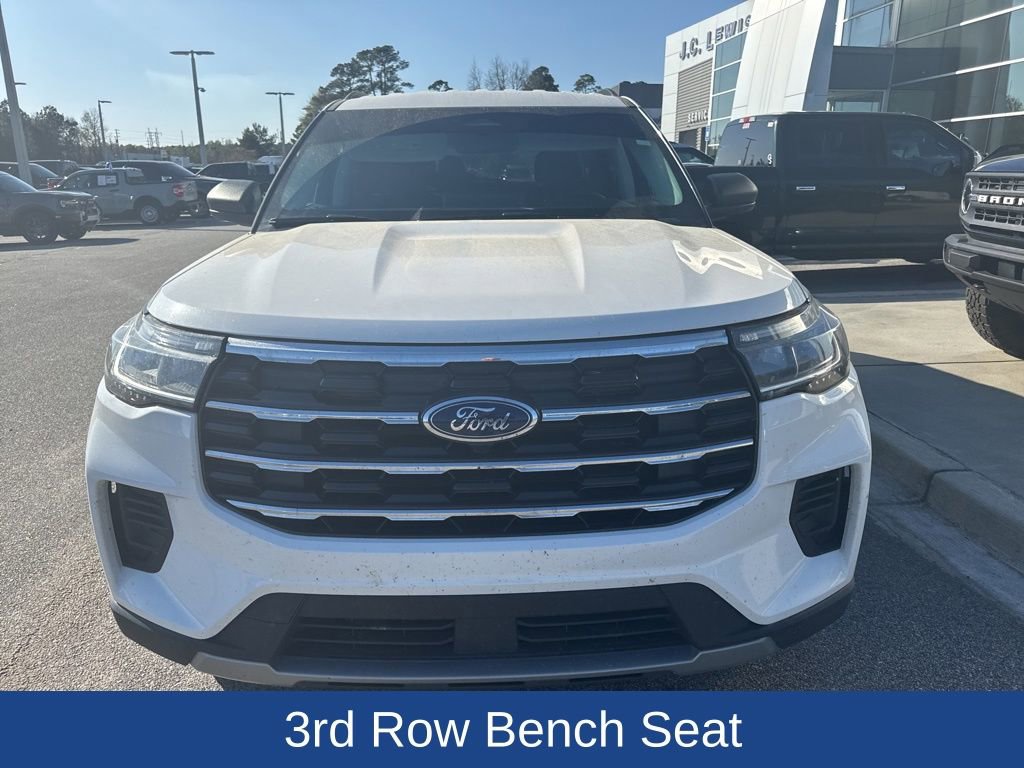 Used 2025 Ford Explorer Active video 3