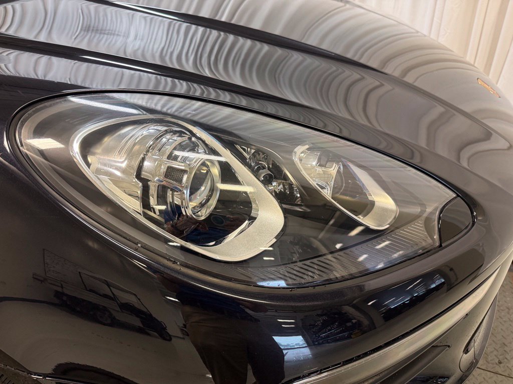Certified 2017 Porsche Macan AWD/4WD image 27