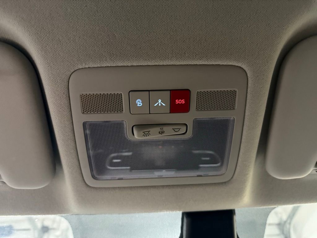 Used 2024 Hyundai Venue Limited image 32