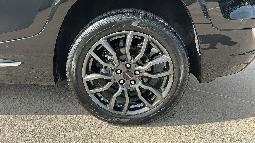 Used 2024 GMC Terrain Denali w/ Black Diamond Edition AWD/4WD image 18