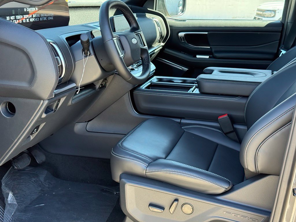New 2027 Ford Expedition Platinum w/ Stealth Appearance Package RWD image 5