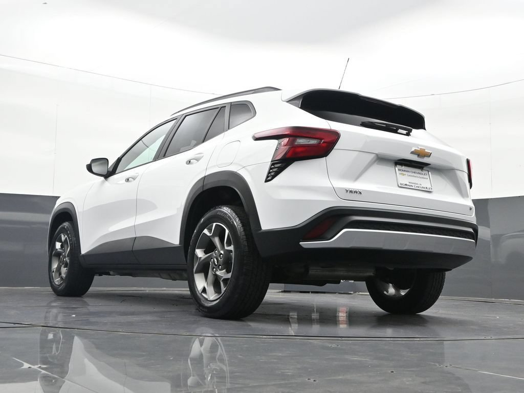 Certified 2025 Chevrolet Trax LT FWD image 31
