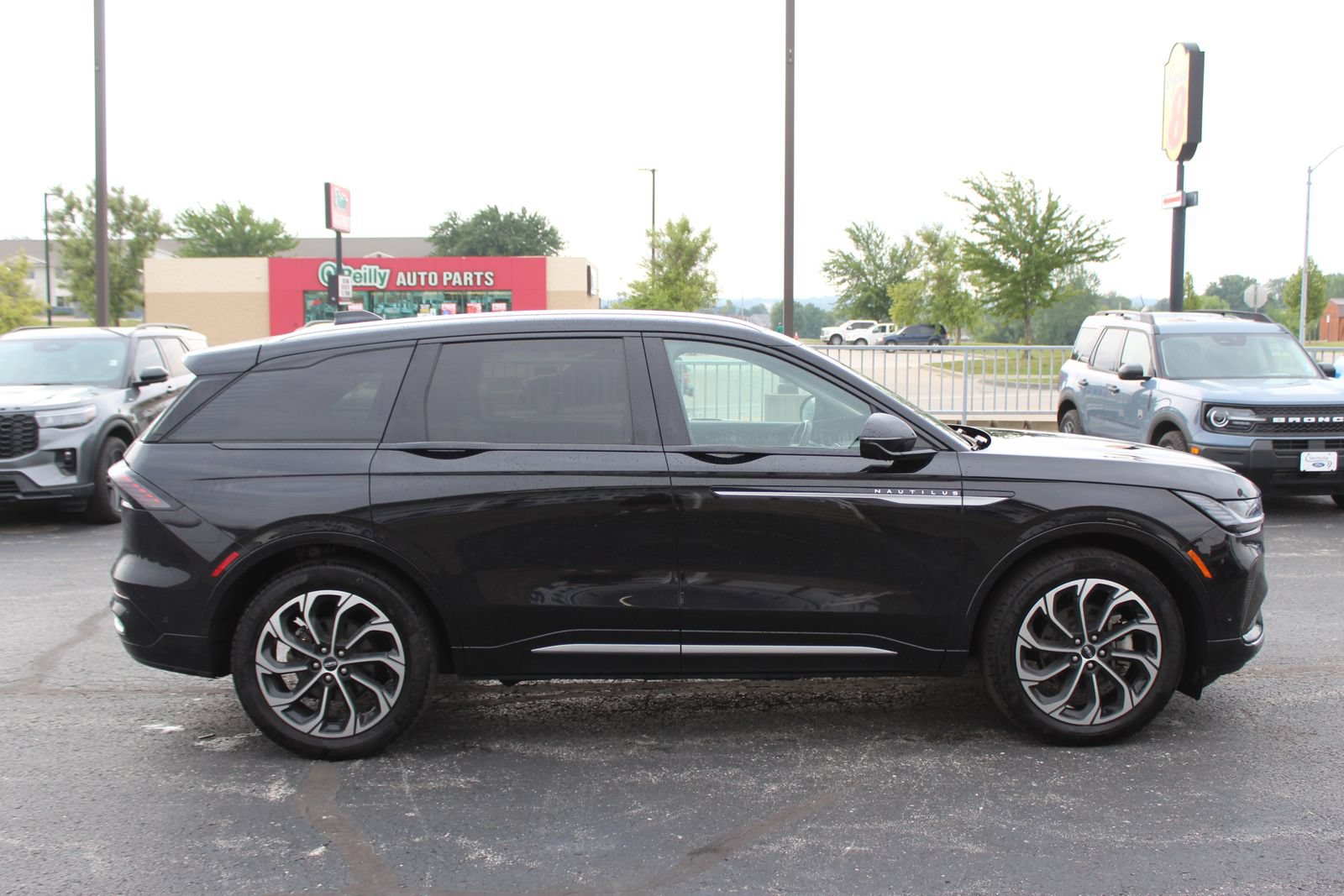 Used 2024 Lincoln Nautilus Reserve w/ Equipment Group 203A AWD/4WD image 7
