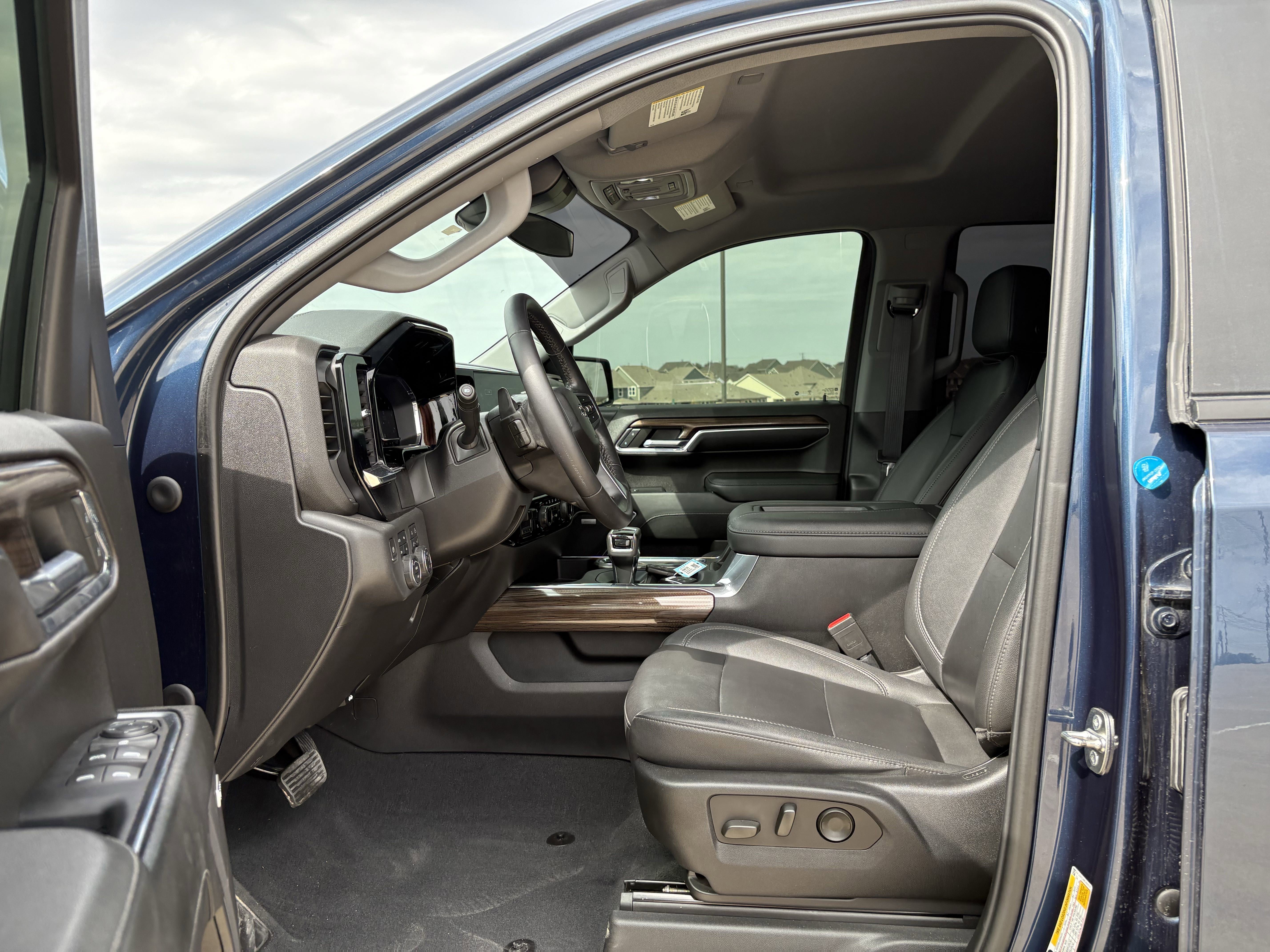 Used 2022 Chevrolet Silverado 1500 LT Trail Boss w/ LT Trail Boss Premium Package image 11