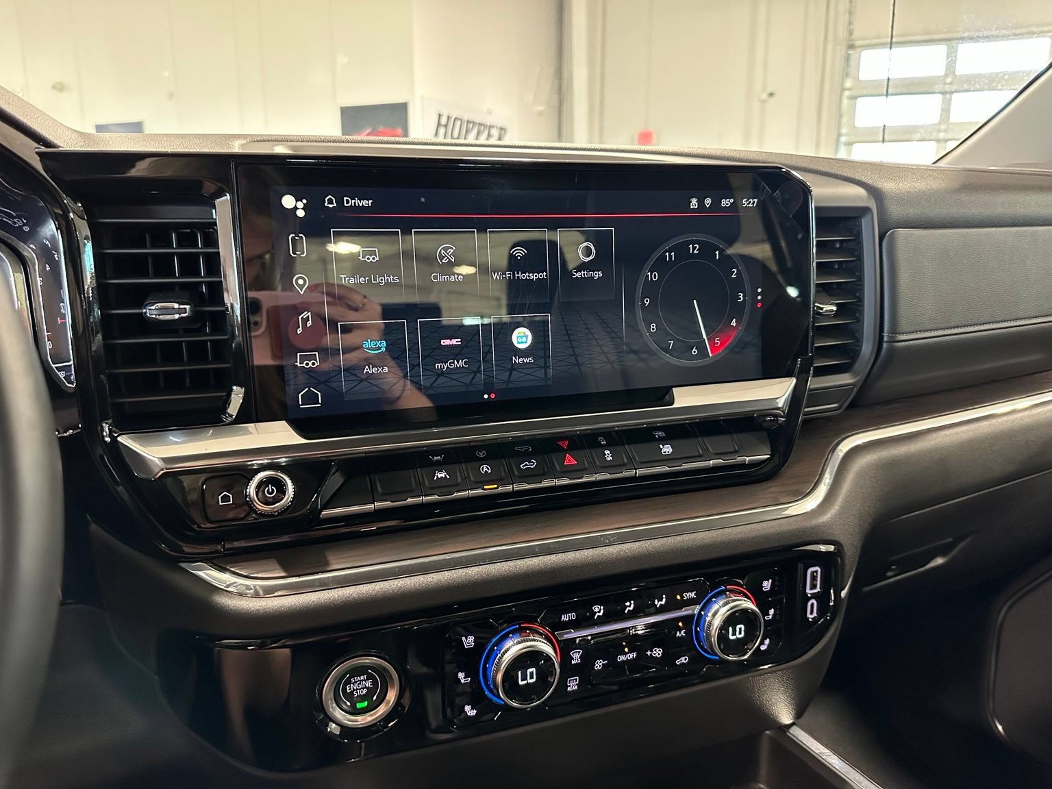 Used 2024 GMC Sierra 1500 SLT w/ SLT Premium Package AWD/4WD image 25