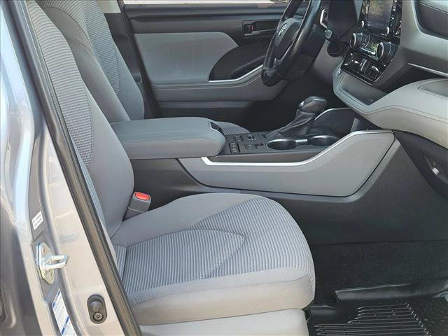 Used 2022 Toyota Highlander LE AWD/4WD image 20