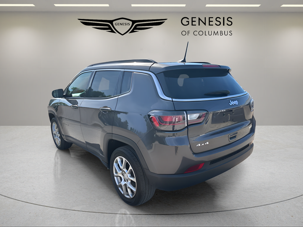 Used 2023 Jeep Compass Latitude w/ Sun and Sound Group AWD/4WD image 3