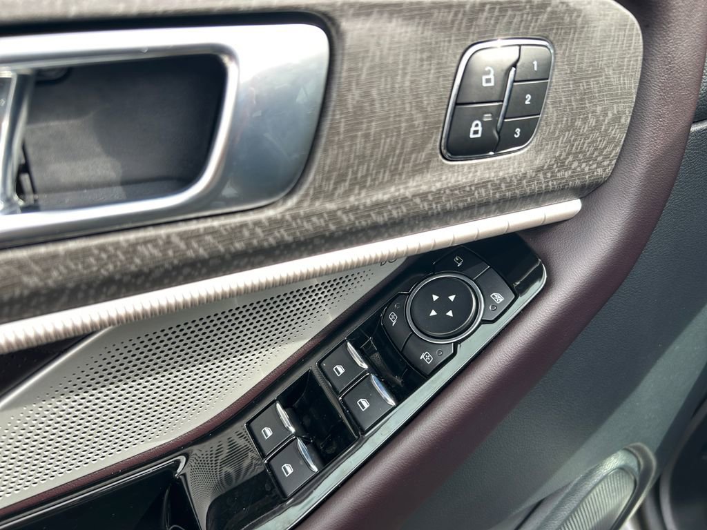 Used 2025 Ford Explorer Platinum w/ LUX Leather Package AWD/4WD image 23