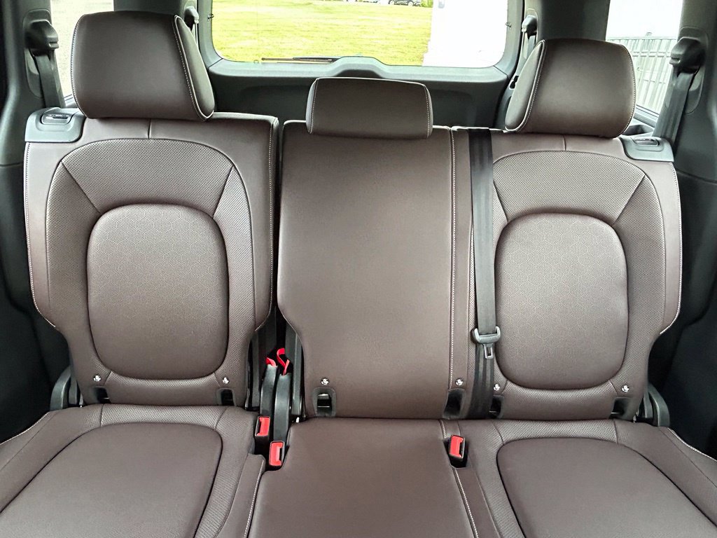 Used 2025 Volkswagen ID. Buzz Pro S RWD image 13