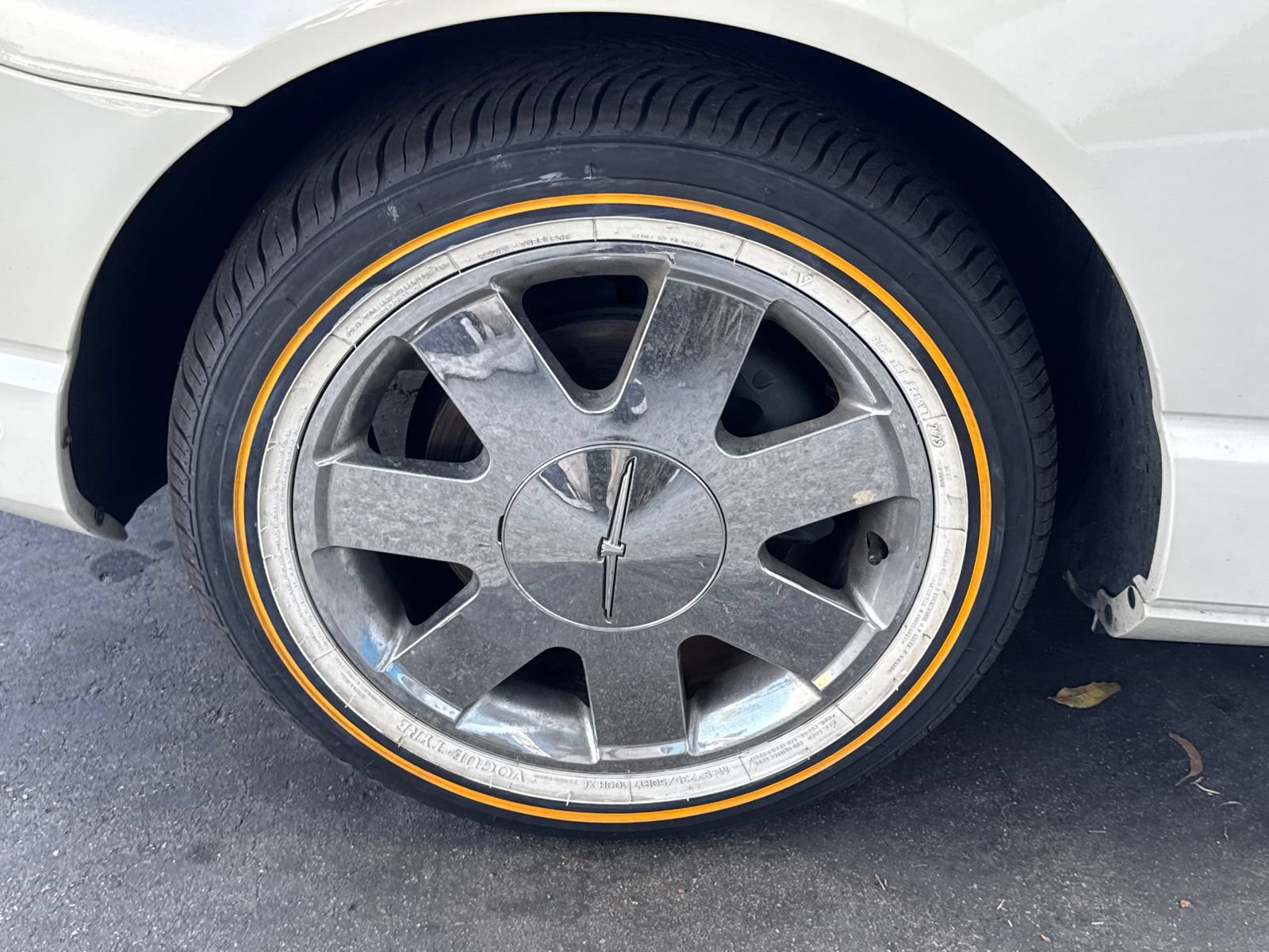 Used 2002 Ford Thunderbird RWD image 4