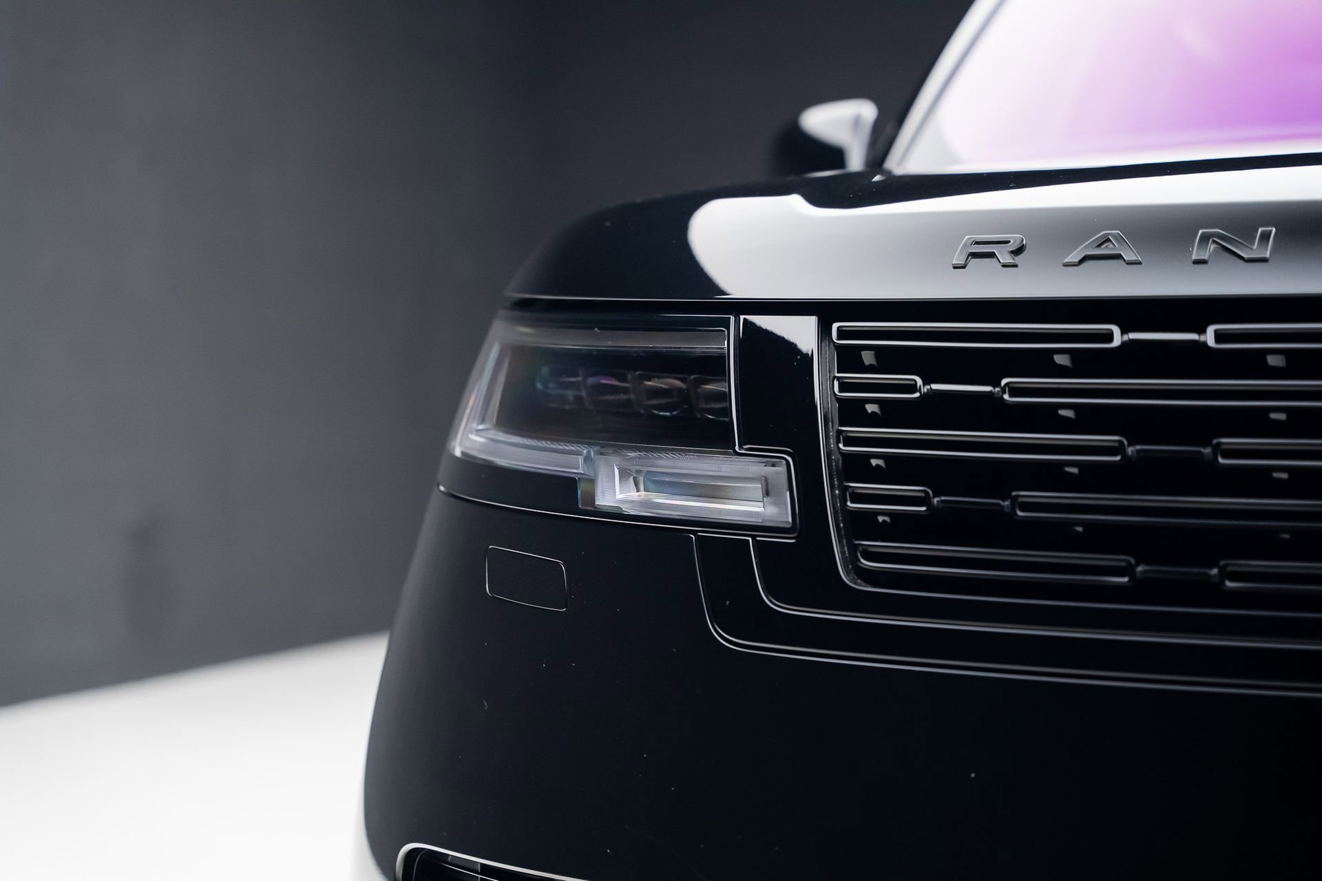 Used 2023 Land Rover Range Rover SE image 9