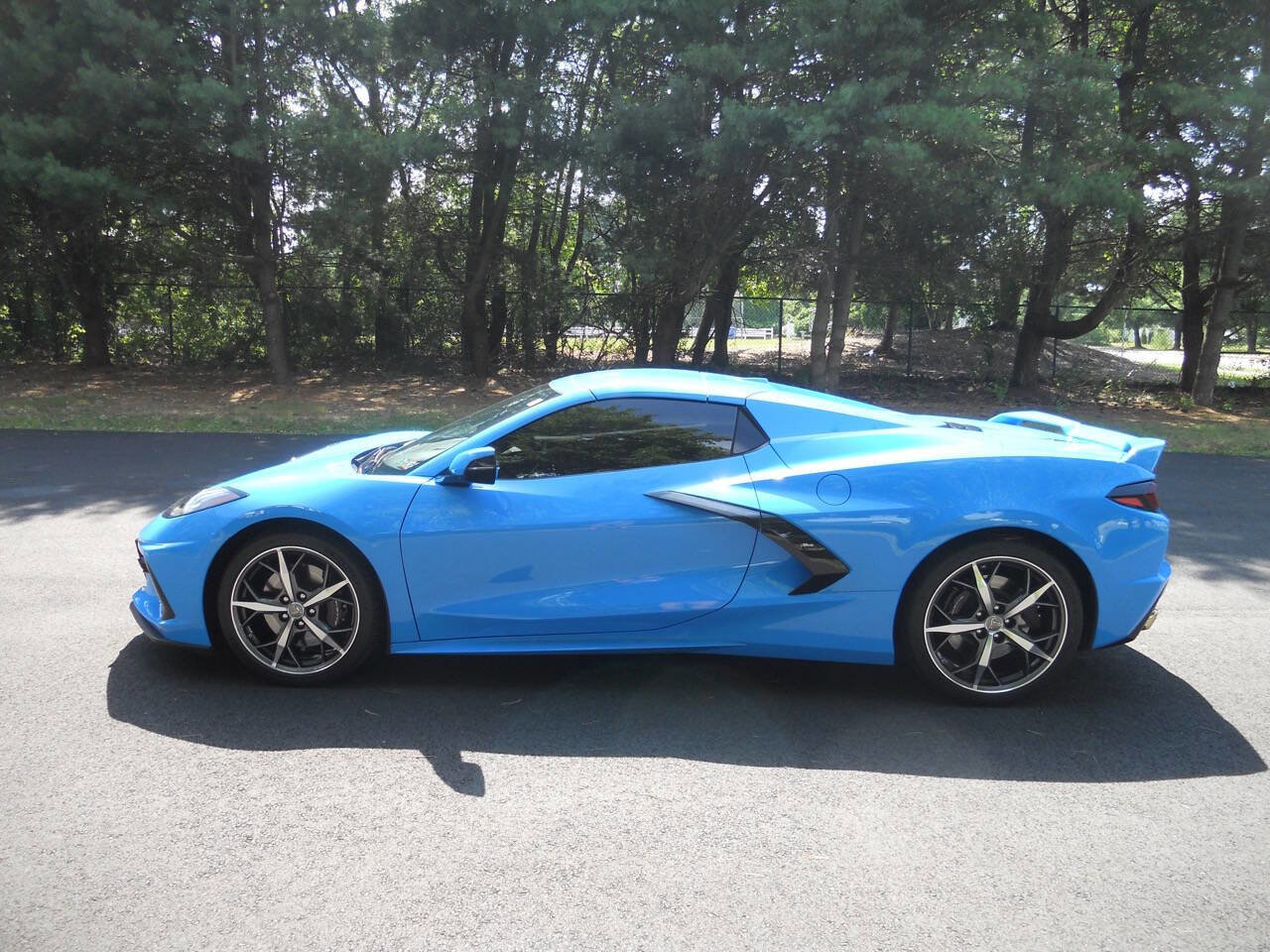 Used 2022 Chevrolet Corvette Stingray Convertible w/ Z51 Performance Package image 2