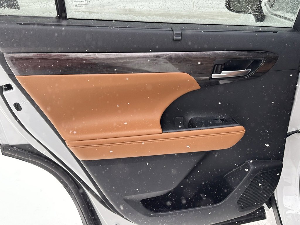 New 2026 Toyota Highlander Platinum image 13