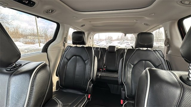 Used 2022 Chrysler Pacifica Limited image 27