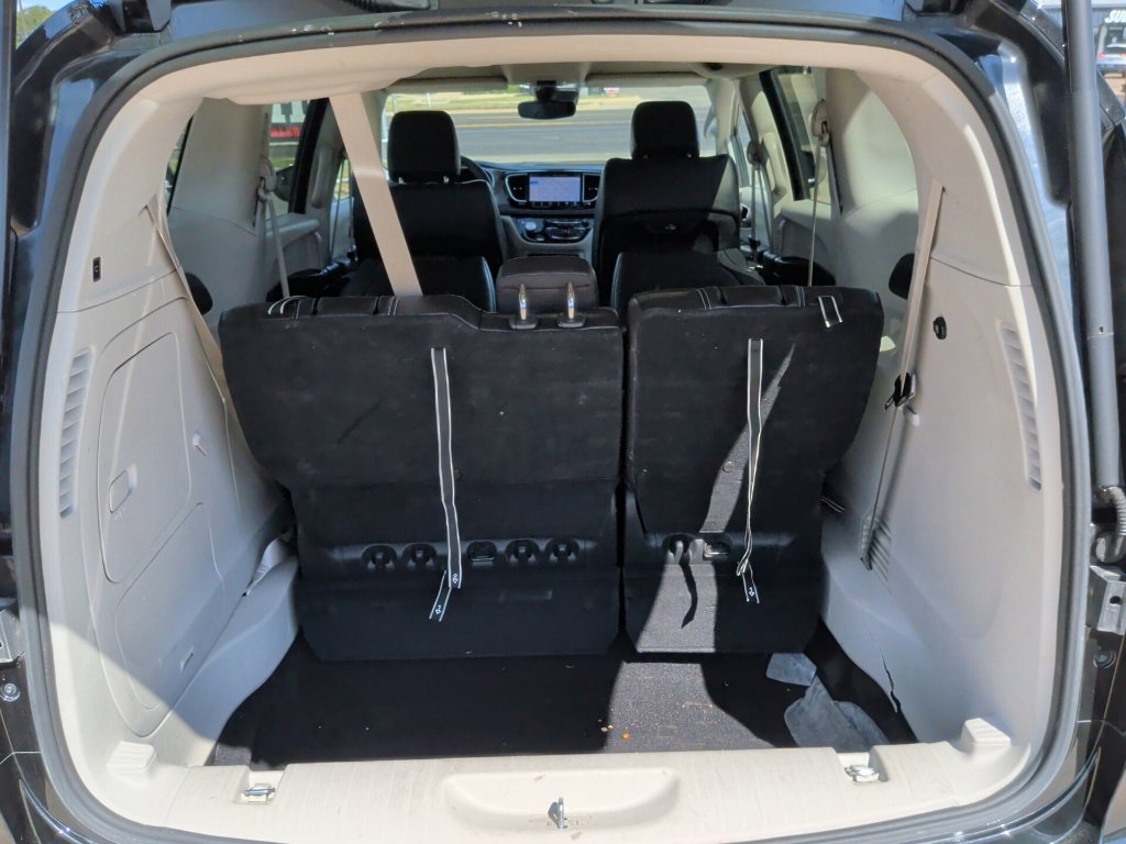 Used 2023 Chrysler Pacifica Touring-L FWD image 36