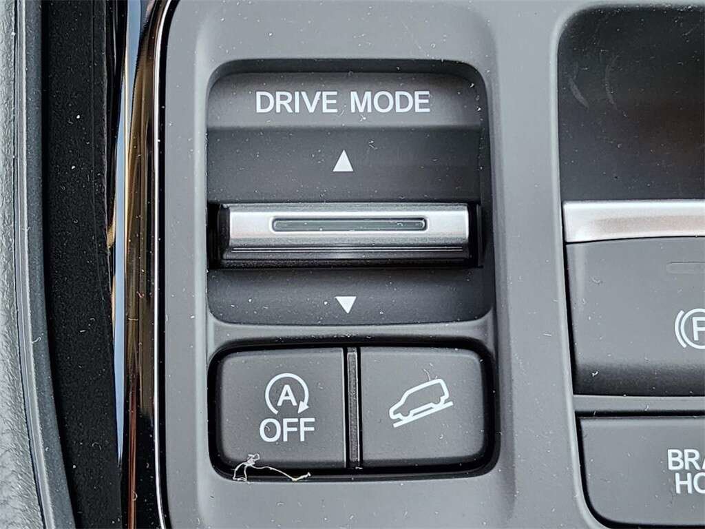 Used 2024 Honda Pilot Elite image 35