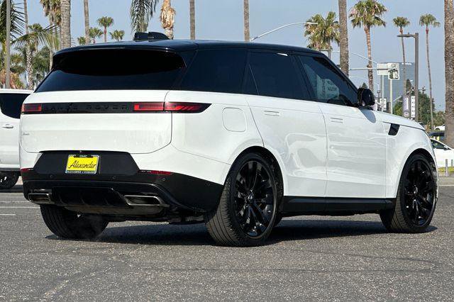 Used 2024 Land Rover Range Rover Sport SE AWD/4WD image 4